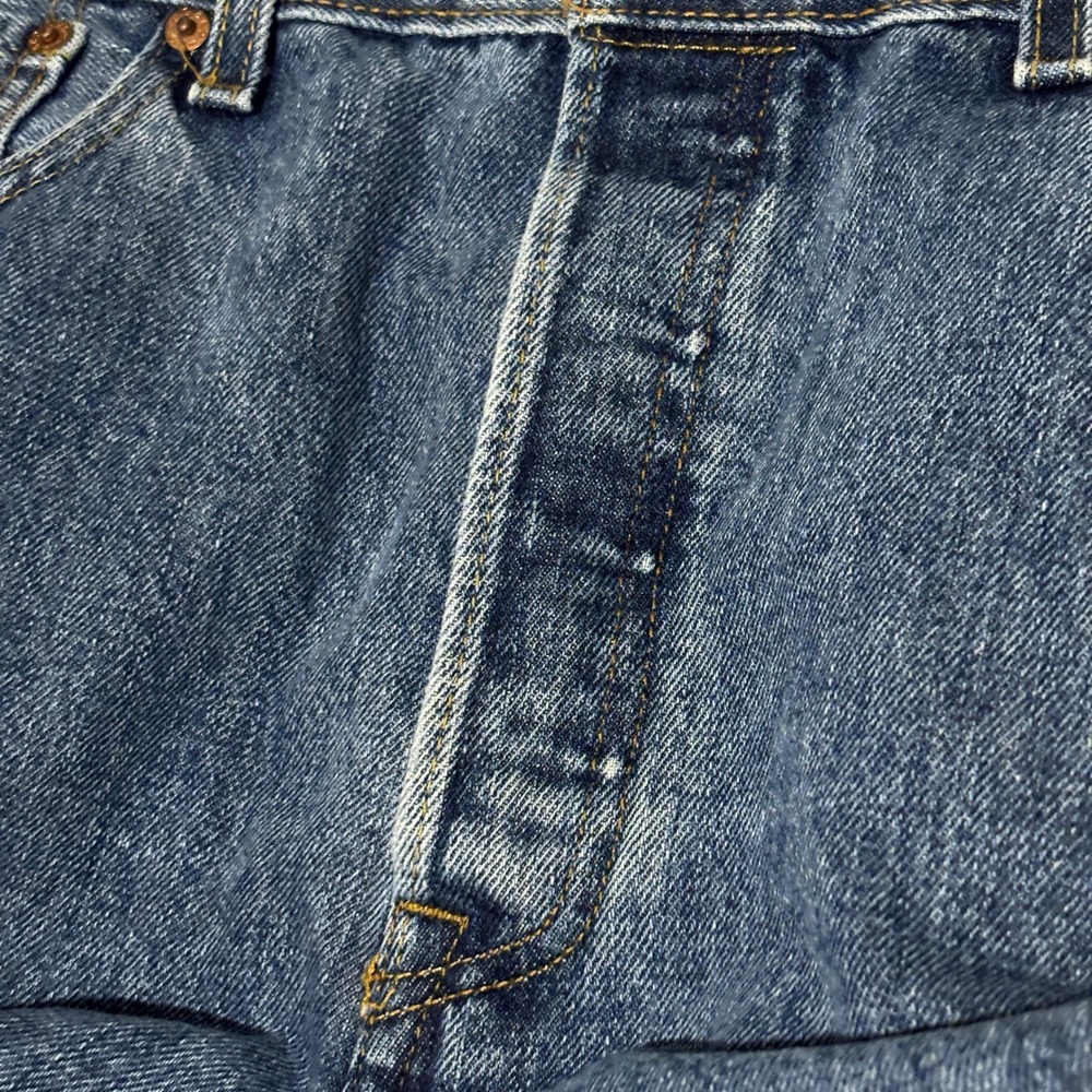 Levis 501 Original Fit Jeans Mens 34x32 Medium Wash Blue Button Fly Denim - Picture 4 of 11
